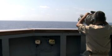 L'IMO chiede un intervento urgente a seguito della ripresa della pirateria nel Golfo di Aden Il Segretario Generale dell'IMO richiede il rilascio immediato e incondizionato di oltre 90 marittimi tenuti in ostaggio.