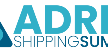 Manca poco all'inizio di Adria Shipping Summit, l’appuntamento dedicato alla portualità dell’Alto Adriatico, in programma giovedì 1° e venerdì 2 ottobre 2026. Il primo giorno, presso il Centro Congressi della Stazione Marittima di Trieste (Sala Oceania), si terranno i convegni e roundtable in cui si riuniranno istituzioni, autorità portuali, armatori, terminalisti, operatori ferroviari e logistici per fare il punto sulle sfide e sulle opportunità del sistema portuale dell’Alto Adriatico.