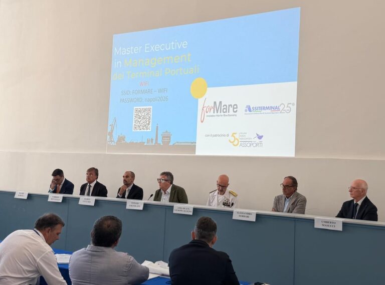 Al via a Napoli la prima edizione del Master Executive in Management dei Terminal Portuali di Assiterminal e ForMare con lezioni pratiche in 4 porti italiani e da remoto, fino a dicembre 2026