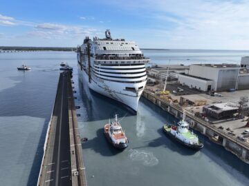 MSC World Atlantic tocca l’acqua per la prima volta, in servizio da novembre 2027 con rotazioni di 7 e 14 giorni ai Caraibi