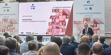 Si è svolto a Roma l'undicesimo Forum Internazionale di Conftasporto-Confcommercio, aperto dal Presidente nazionale Pasquale Russo. Forum Conftrasporto-Confcommercio. I costi in aumento dei trasporti e le infrastrutture congestionate frenano la competitività
