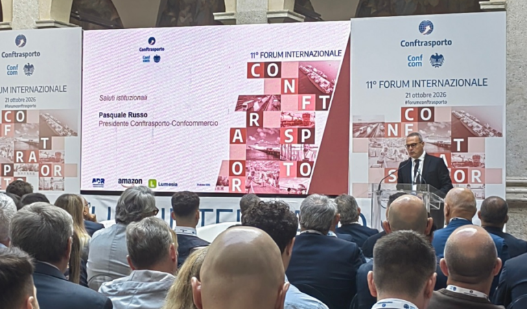 Si è svolto a Roma l'undicesimo Forum Internazionale di Conftasporto-Confcommercio, aperto dal Presidente nazionale Pasquale Russo. Forum Conftrasporto-Confcommercio. I costi in aumento dei trasporti e le infrastrutture congestionate frenano la competitività